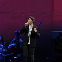 Josh Groban performs during the 'Straight To You Tour 2011' | Picture 111141